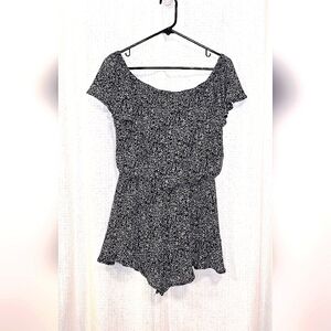 2/$30 She & Sky Black and White Floral Romper Size L Coquette‎